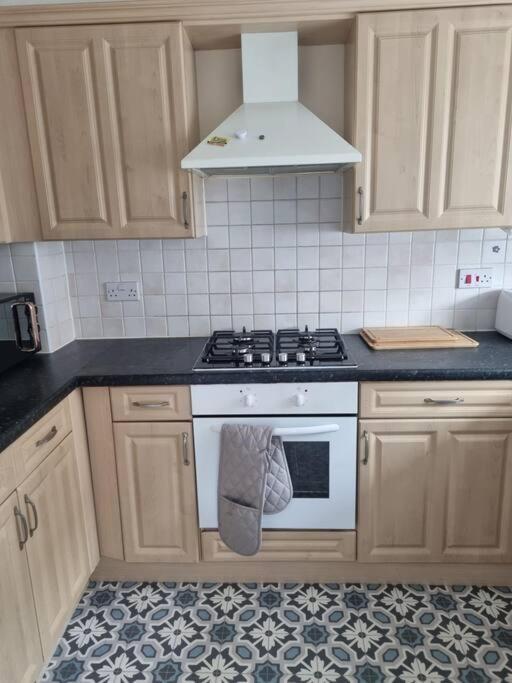 Maidstone Villa 3 Bedroom Free Sports Channels,Parking Sleeps 7 מראה חיצוני תמונה