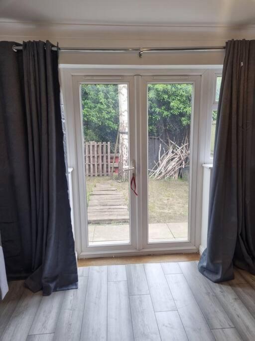 Maidstone Villa 3 Bedroom Free Sports Channels,Parking Sleeps 7 מראה חיצוני תמונה