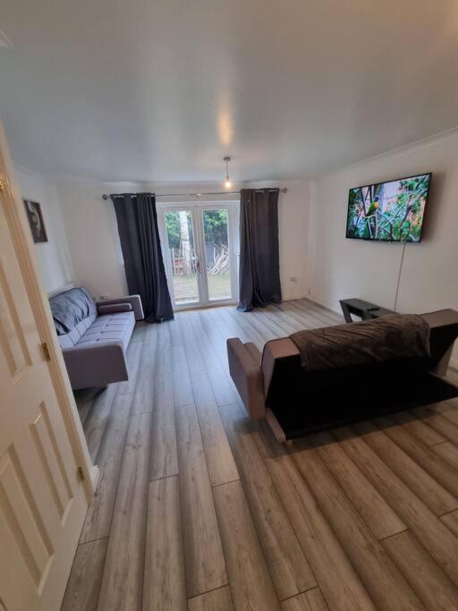 Maidstone Villa 3 Bedroom Free Sports Channels,Parking Sleeps 7 מראה חיצוני תמונה