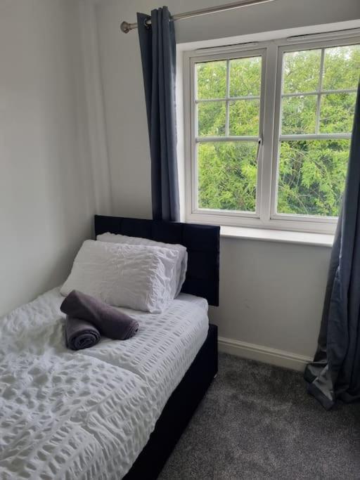 Maidstone Villa 3 Bedroom Free Sports Channels,Parking Sleeps 7 מראה חיצוני תמונה