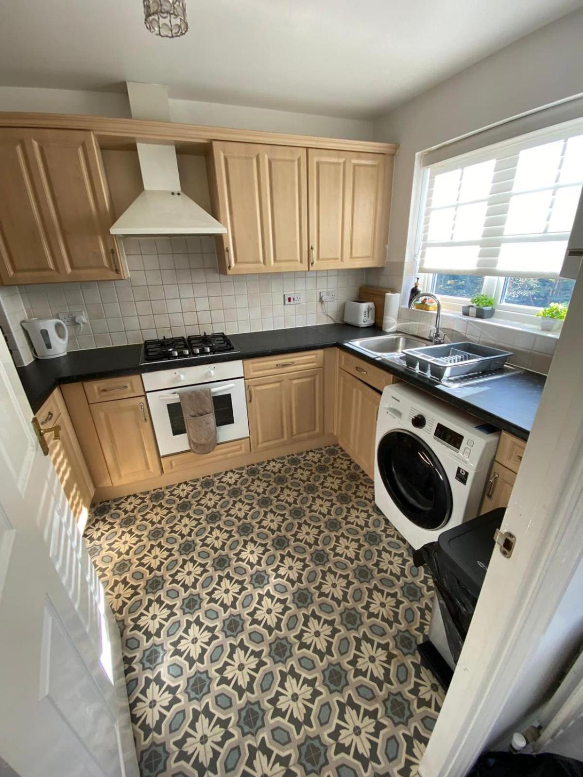 Maidstone Villa 3 Bedroom Free Sports Channels,Parking Sleeps 7 מראה חיצוני תמונה