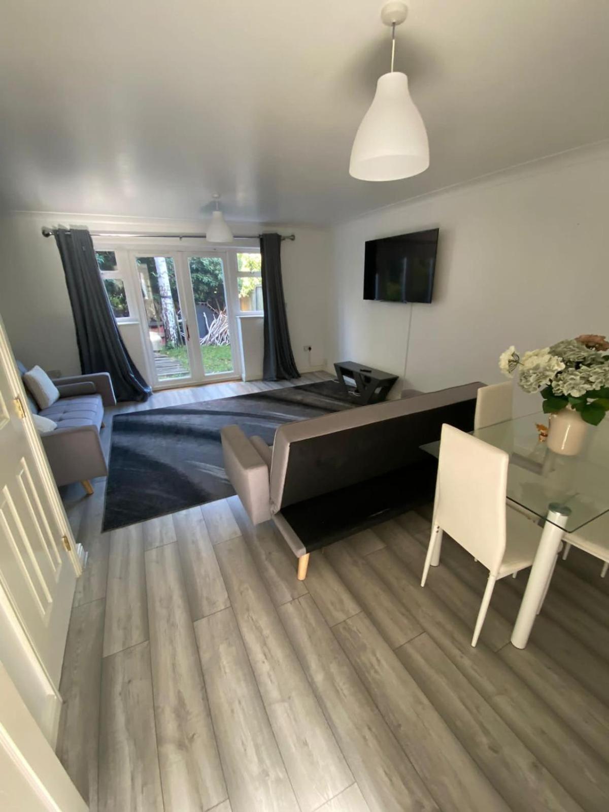 Maidstone Villa 3 Bedroom Free Sports Channels,Parking Sleeps 7 מראה חיצוני תמונה