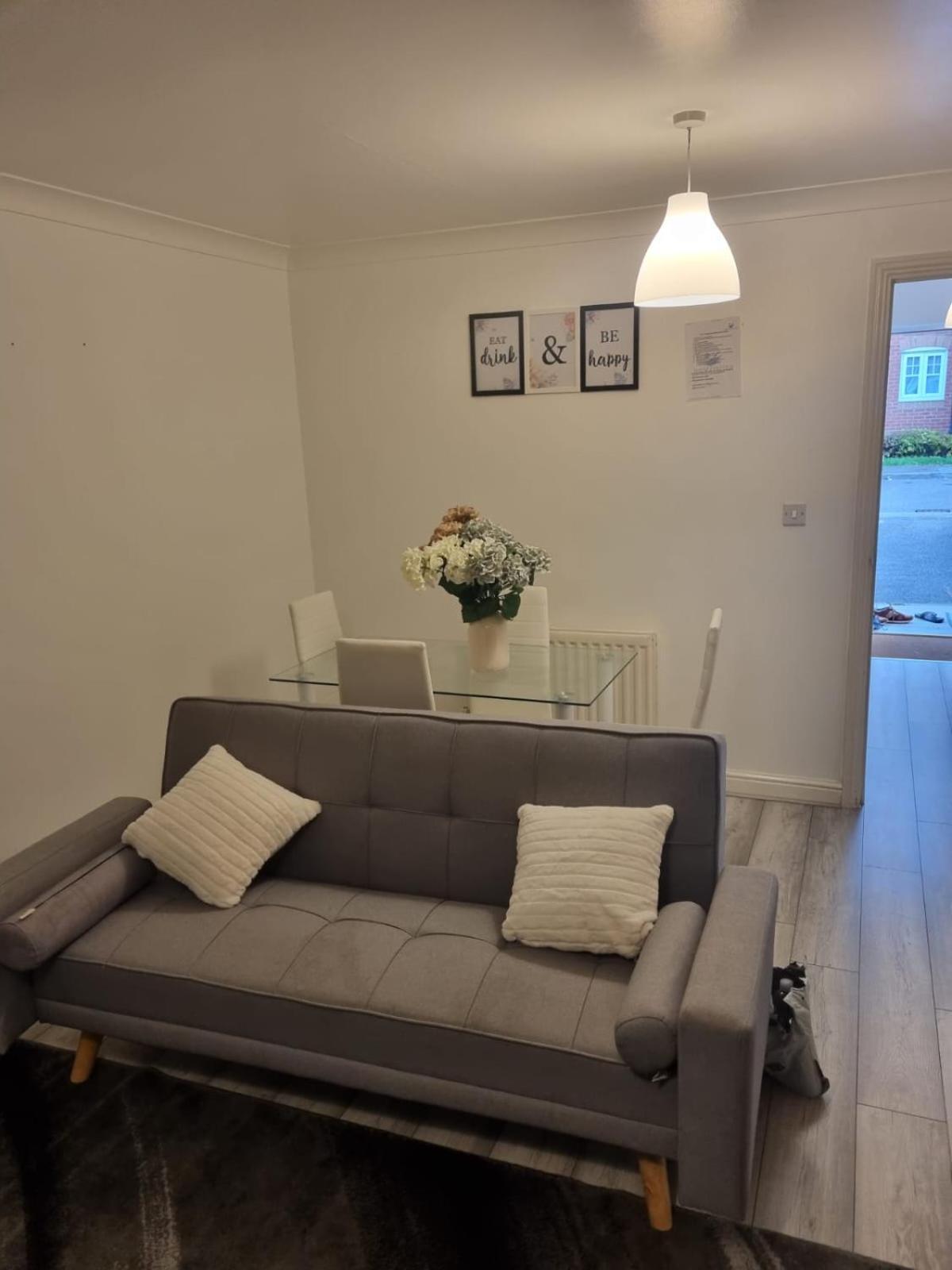 Maidstone Villa 3 Bedroom Free Sports Channels,Parking Sleeps 7 מראה חיצוני תמונה