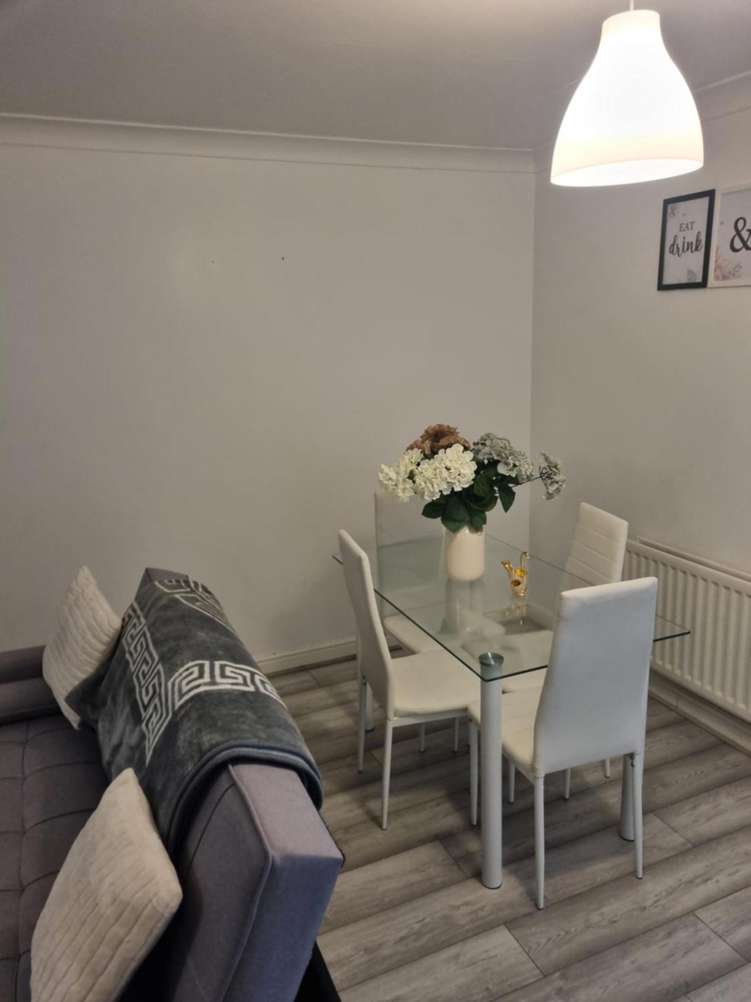 Maidstone Villa 3 Bedroom Free Sports Channels,Parking Sleeps 7 מראה חיצוני תמונה